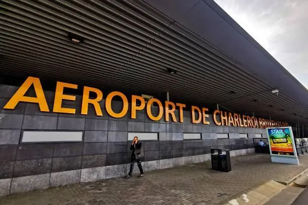 Station 82A Charleroi-Airport Apartment Belgium