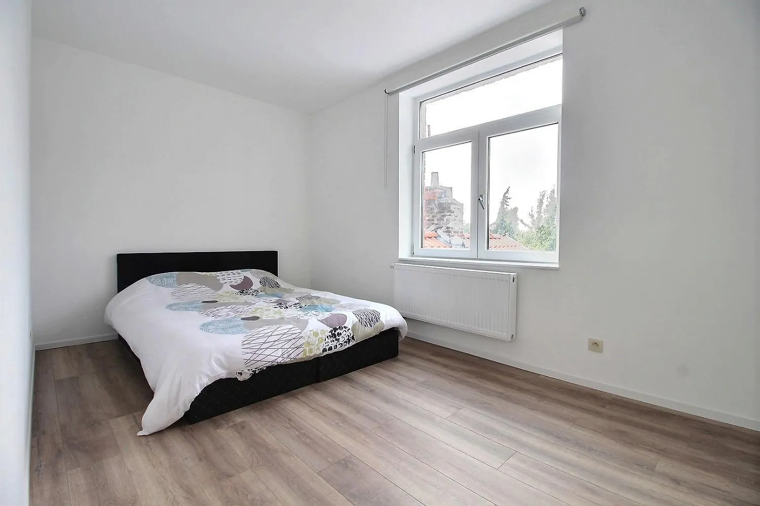 Station 82A Charleroi-Airport Apartment